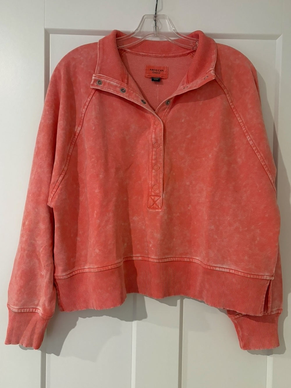 AMERICAN EAGLE MISSES BIG HUG HENLEY SWEATSHIRT SIZE MEDIUM IN CORAL NWT! - Picture 6 of 8